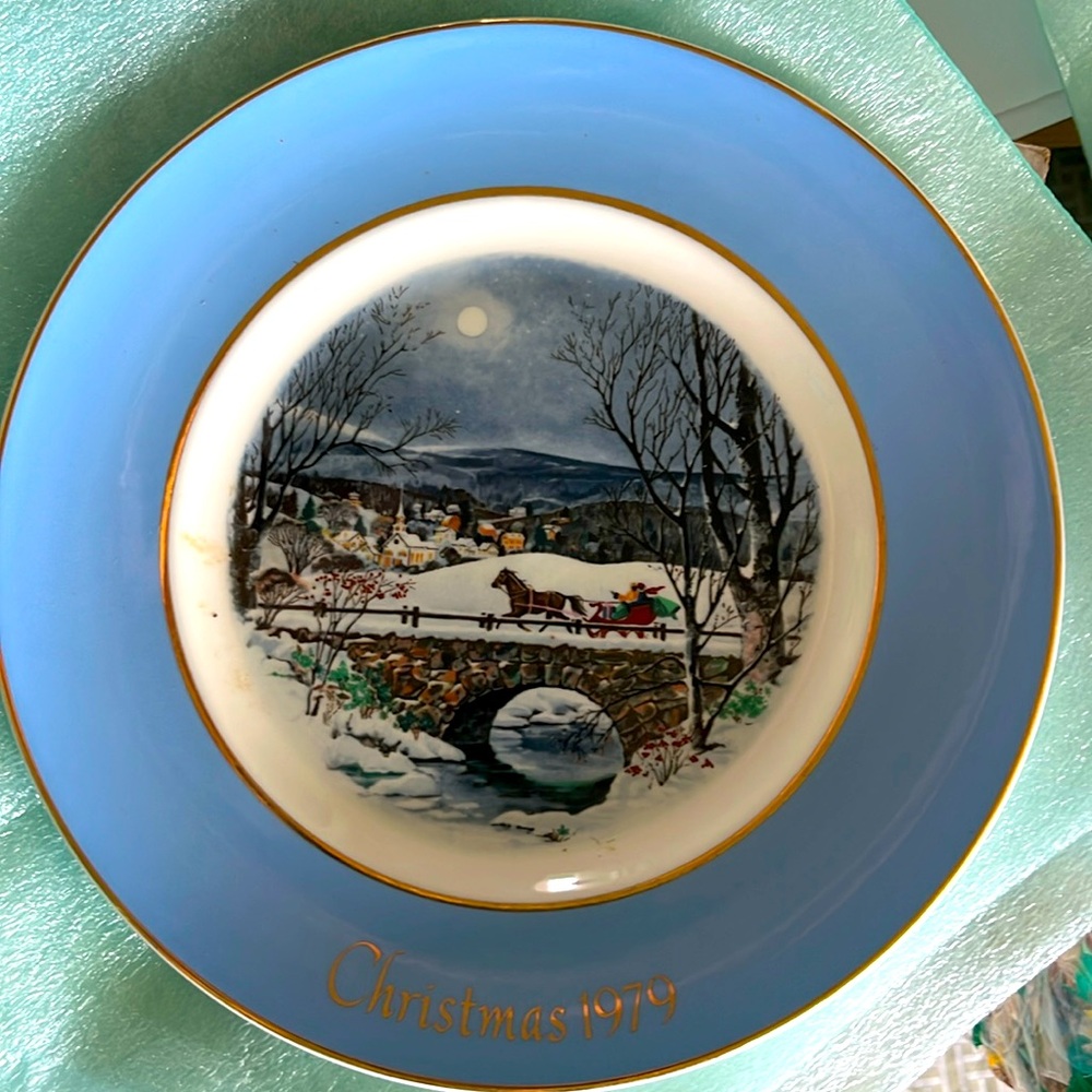 Avon Christmas Plate 1979